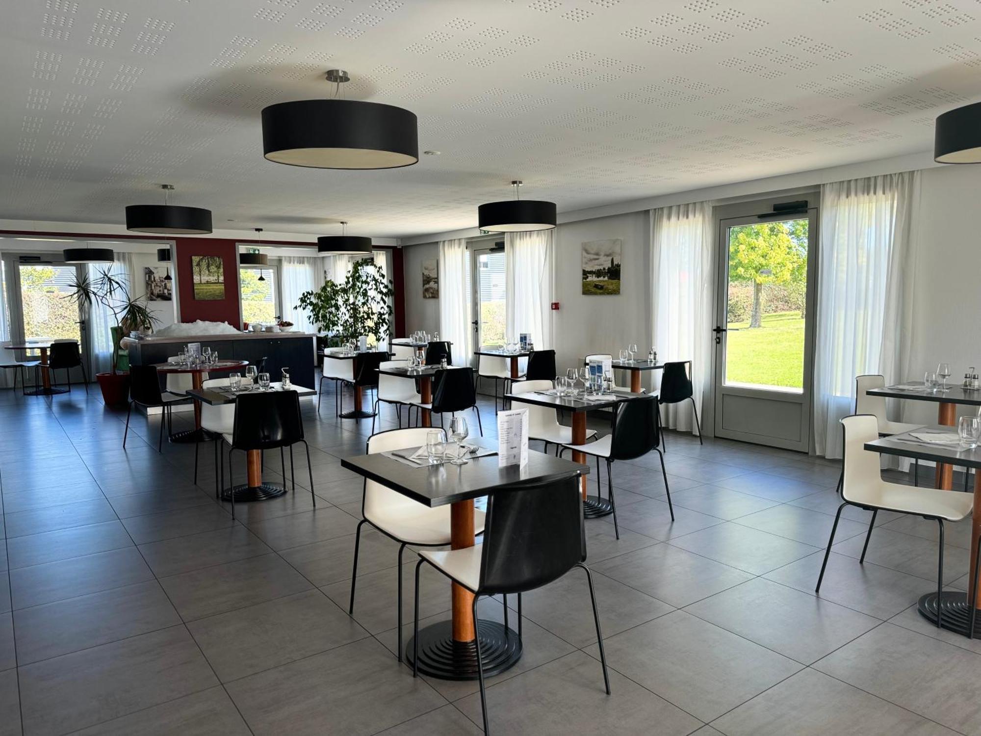 Brit Hotel Mayenne Εξωτερικό φωτογραφία