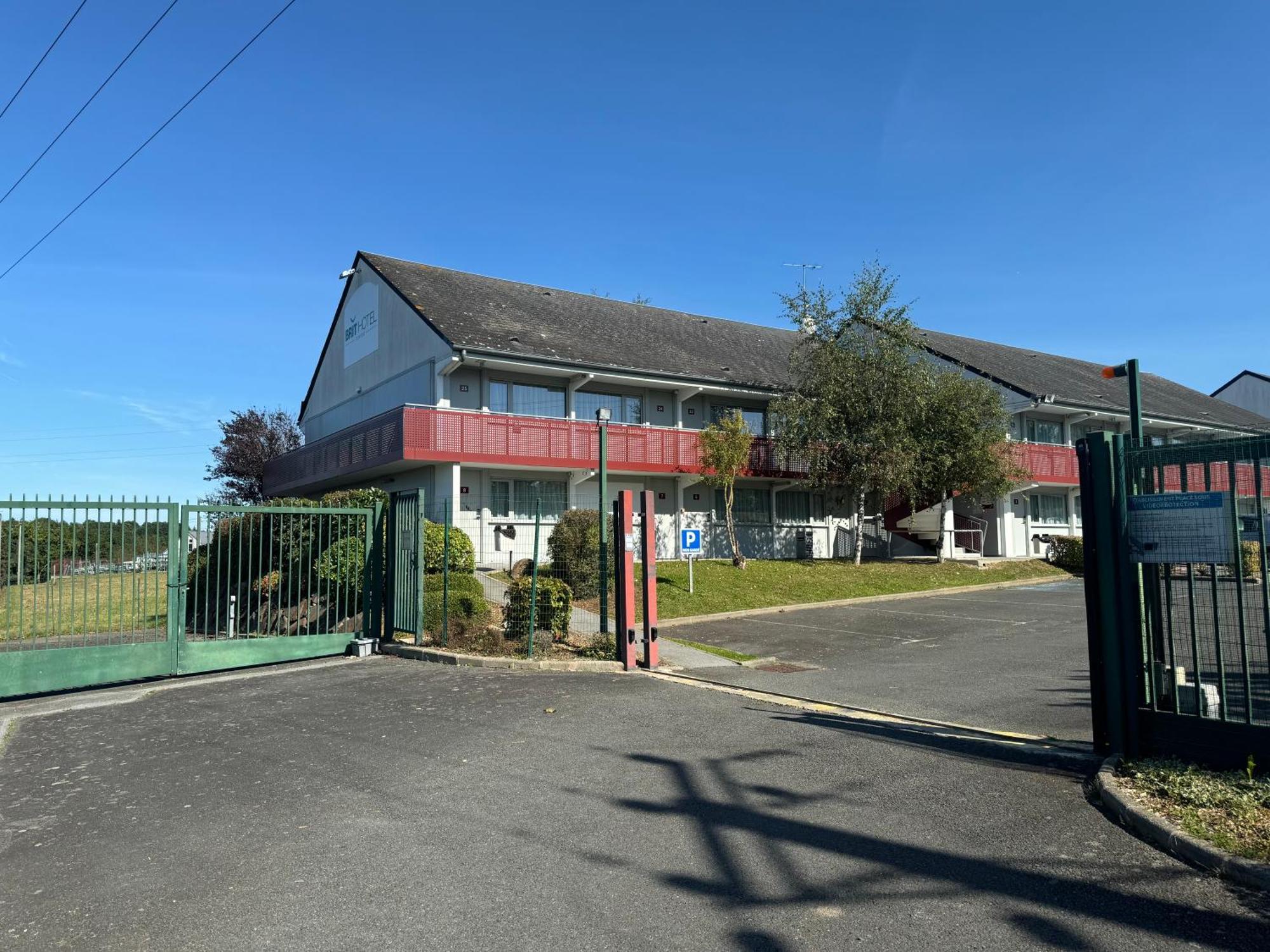 Brit Hotel Mayenne Εξωτερικό φωτογραφία