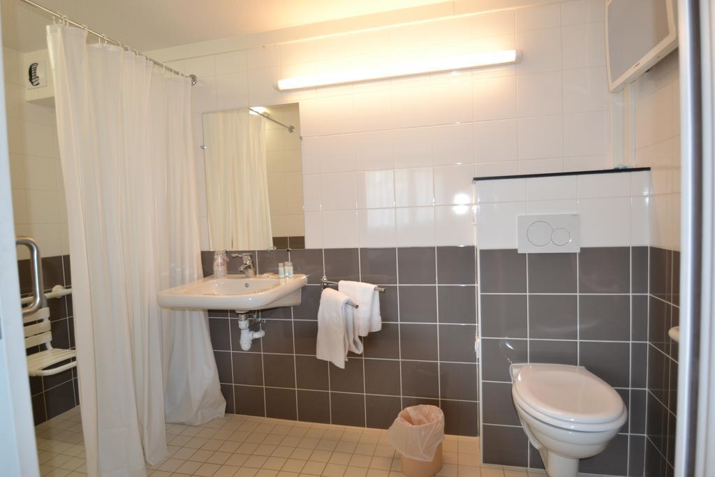 Brit Hotel Mayenne Εξωτερικό φωτογραφία