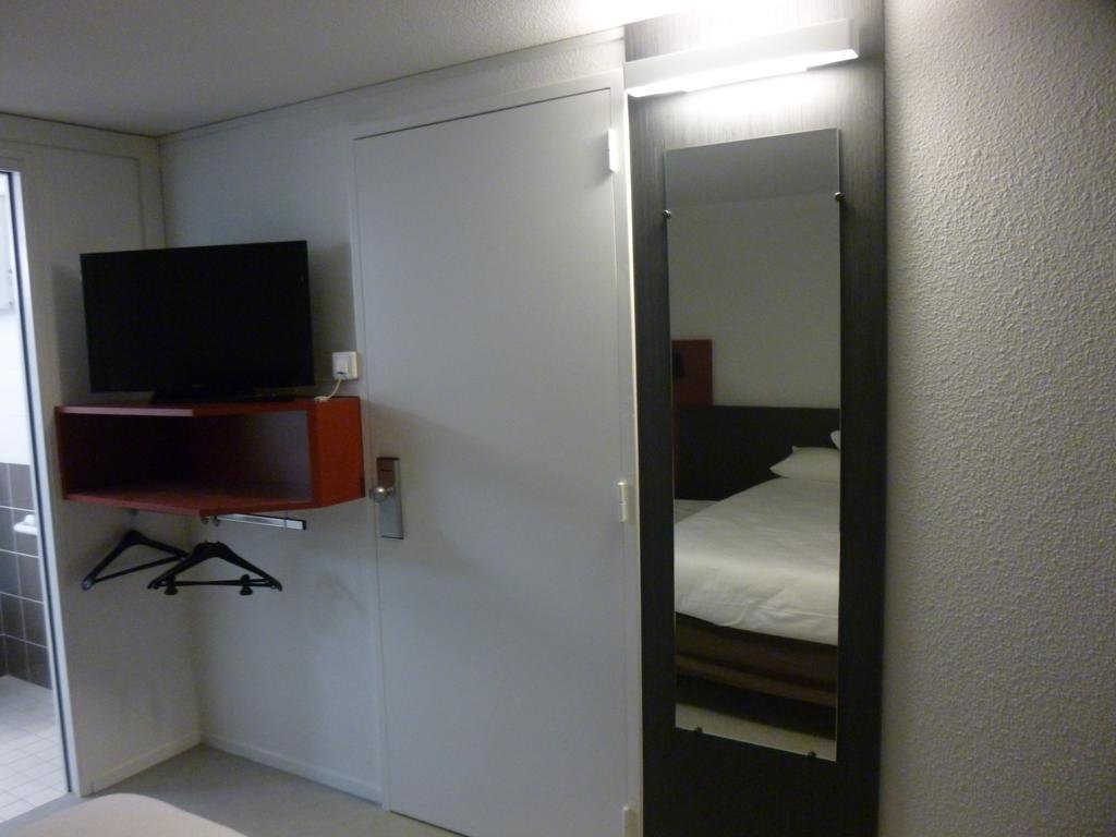 Brit Hotel Mayenne Δωμάτιο φωτογραφία