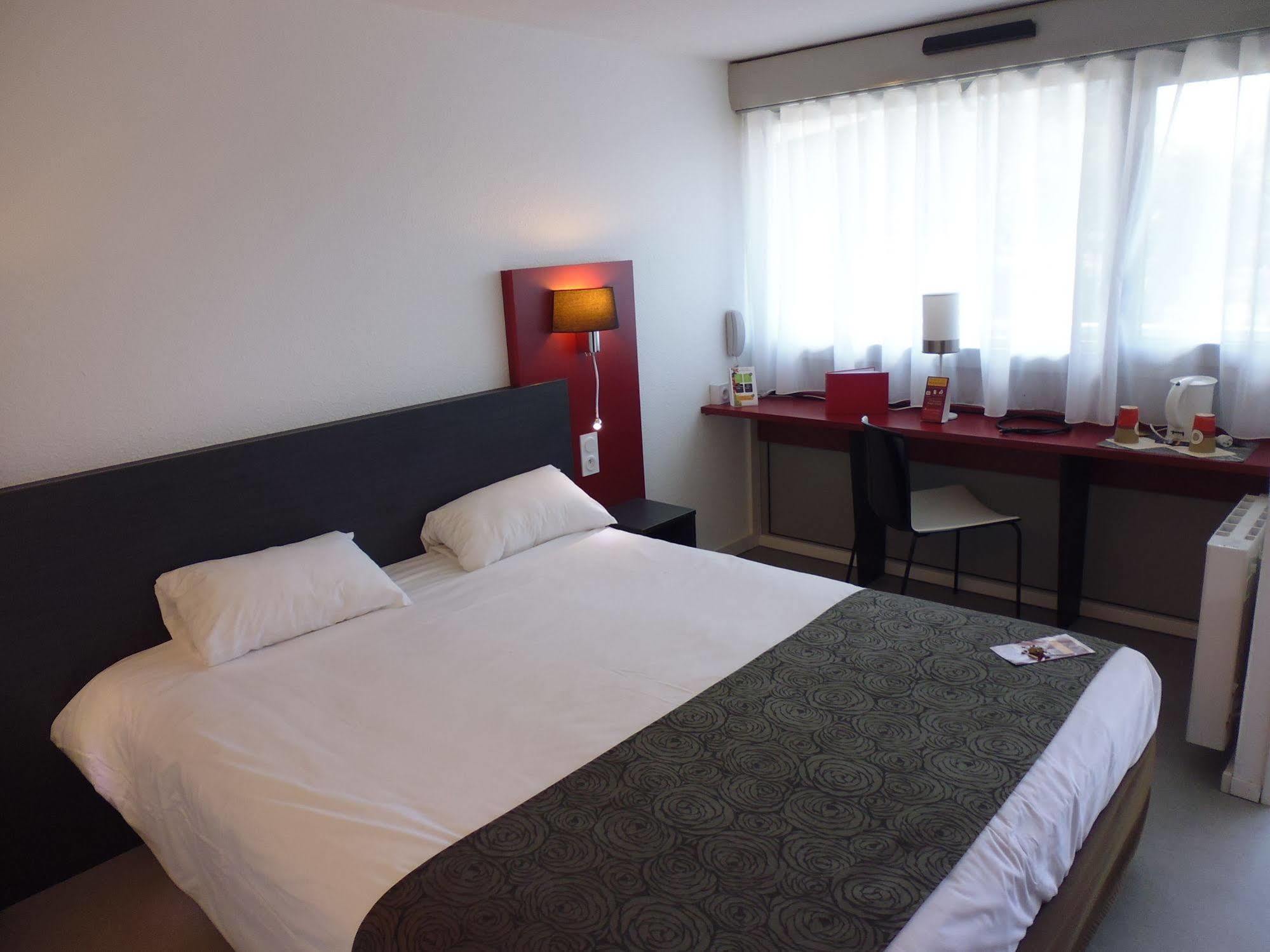 Brit Hotel Mayenne Εξωτερικό φωτογραφία