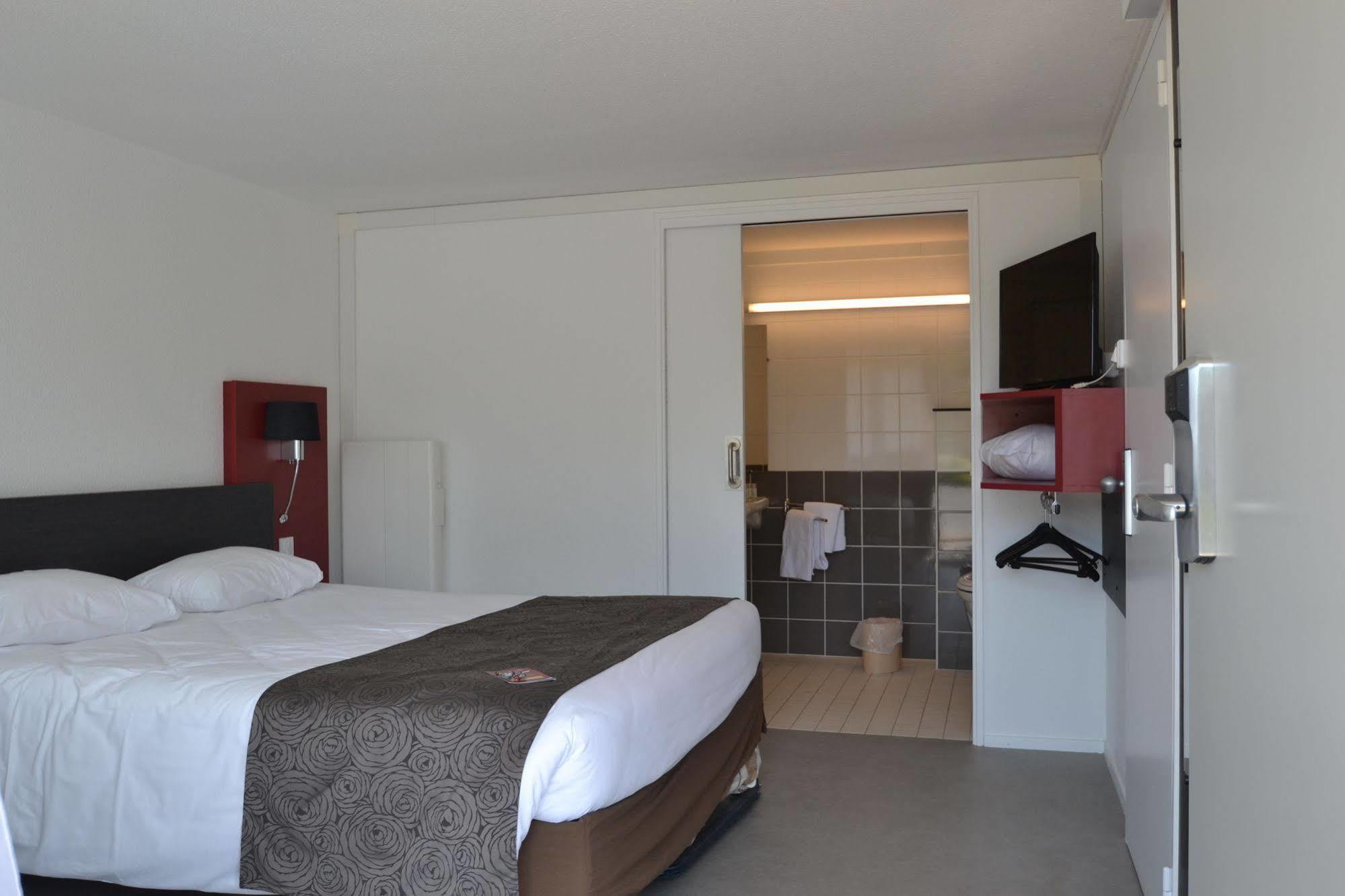 Brit Hotel Mayenne Εξωτερικό φωτογραφία