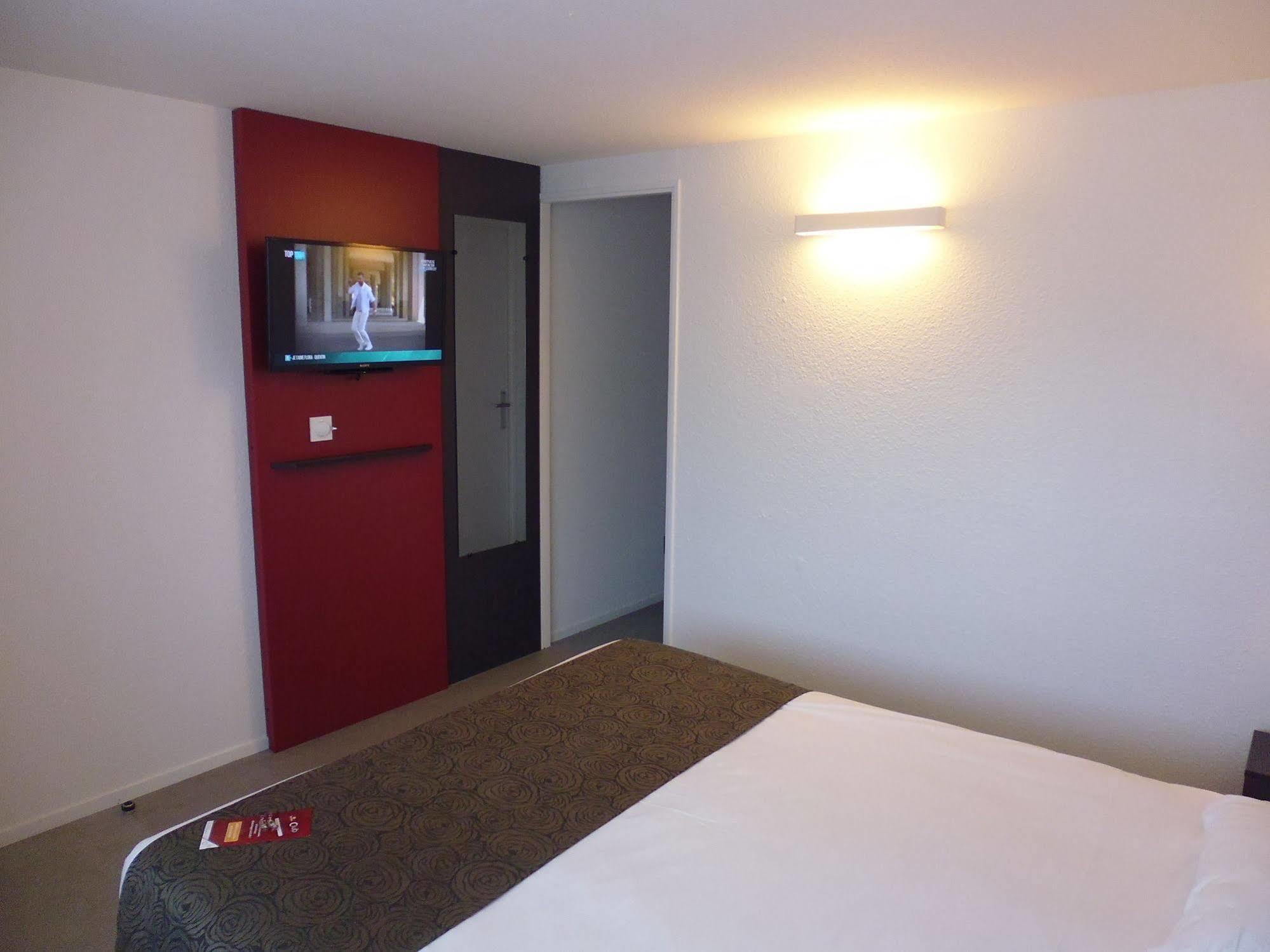 Brit Hotel Mayenne Εξωτερικό φωτογραφία