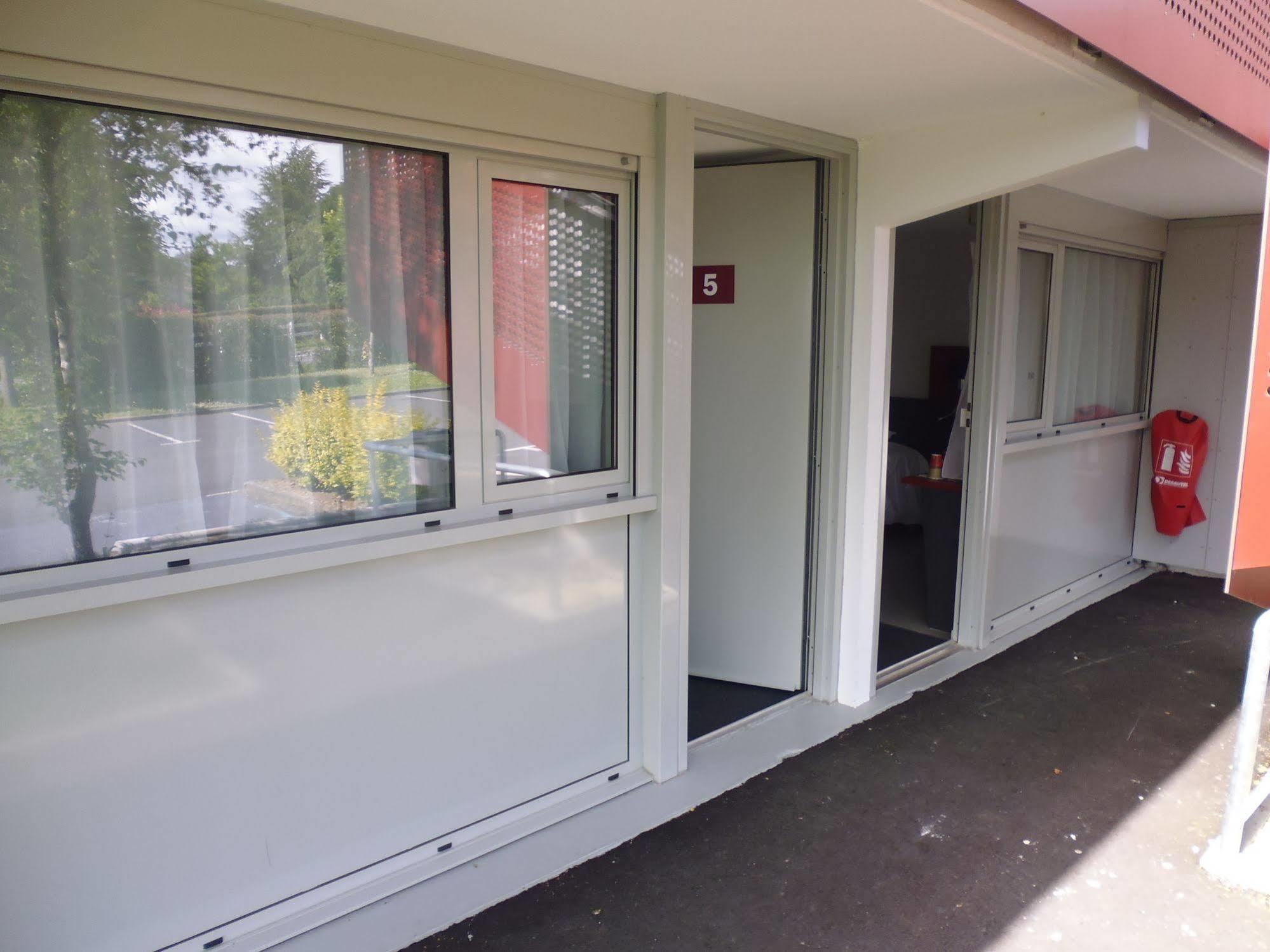 Brit Hotel Mayenne Εξωτερικό φωτογραφία