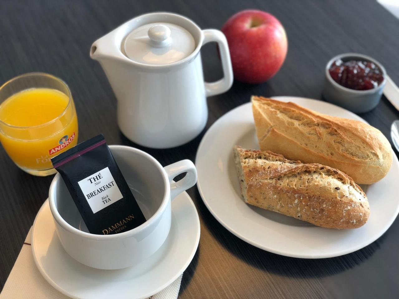 Brit Hotel Mayenne Εξωτερικό φωτογραφία